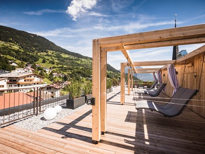 Familienhotel - Umgebungsschwerpunkt: Berg - Tiroler Oberland - 360 Grad Dachterrasse im Kinderhotel Stefan - Kinderhotel STEFAN****