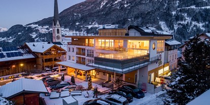 Familienhotel - Hallenbad - Tiroler Oberland - Kinderhotel Stefan im Winter - Kinderhotel STEFAN****