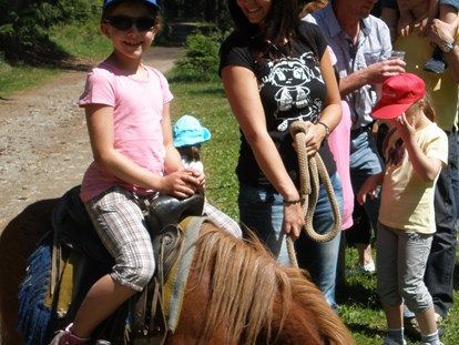 Familienhotel - Kinderwagenverleih - Vent - Pony reiten für groß und klein - unser beliebtes Ausflugsprogramm - Kinderhotel STEFAN****