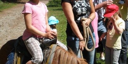 Familienhotel - Hallenbad - Tiroler Oberland - Pony reiten für groß und klein - unser beliebtes Ausflugsprogramm - Kinderhotel STEFAN****
