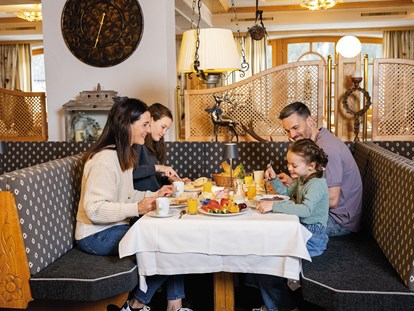 Familienhotel - Wasserrutsche - Fulpmes - Speisesaal - Alpenhotel Kindl