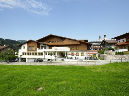 Familienhotel - Pools: Innenpool - Zell am See - www.familienhotel-hopfgarten.at - Das Hopfgarten Familotel Tirol