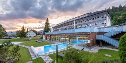 Familienhotel - Pools: Außenpool beheizt - Donnersbachwald - Hotel-Restaurant Grimmingblick