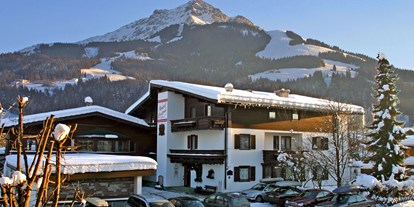 Familienhotel - Hunde: erlaubt - Tirol - Familienhotel Central*** im Winter mit Ausblick auf das Kitzbüheler Horn - Familienhotel Central 