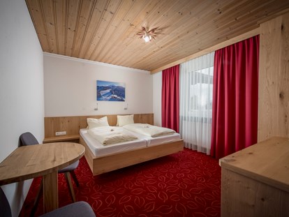 Familienhotel - Preisniveau: günstig - Kirchdorf in Tirol - Schwanennest - Elternzimmer - 2 Raum App, 2 Erw. bis zu 3 Kinder - Familienhotel Central 