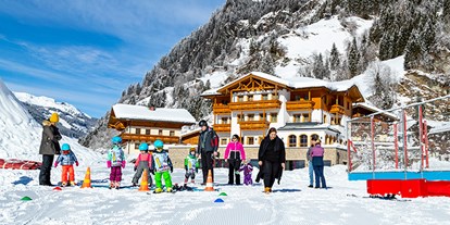 Familienhotel - Spielplatz - Großarl - Winter in Hüttschlag - Familienhotel Oberkarteis