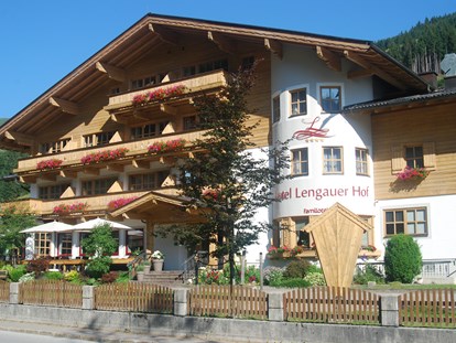 Familienhotel - Kinderbecken - Mühlbach am Hochkönig - Der Lengauerhof mit neuer Fassade - Lengauer Hof