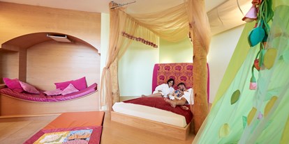 Familienhotel - ausschließlich Familien im Hotel - Babynarium (Ruheraum für Familien) mit Wasserbette und Softliegen mit Infarotwärmelampe - Familotel amiamo