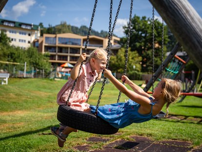 Familienhotel - Kinderbetreuung in Altersgruppen - Oberösterreich - Spielplatz - Dilly - Das Nationalpark Resort