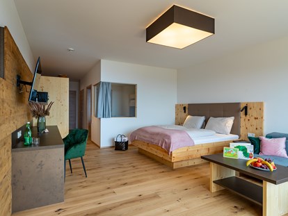 Familienhotel - Einzelzimmer mit Kinderbett - Keutschach - Familien Resort Petschnighof