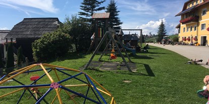 Familienhotel - Spielplatz - Österreich - Kinderspielplatz im Außenbereich - Familien Resort Petschnighof