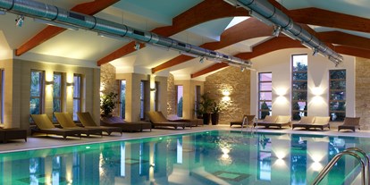 Familienhotel - Suiten mit extra Kinderzimmer - Ungarn - Schwimmbecken im Ruhebad - Kolping Hotel Spa & Family Resort