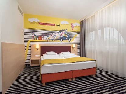 Familienhotel - Suiten mit extra Kinderzimmer - Elternzimmer - Kolping Hotel Spa & Family Resort