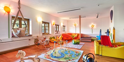 Familienhotel - Umgebungsschwerpunkt: Berg - Deutschland - Babyzimmer - Familotel Engel