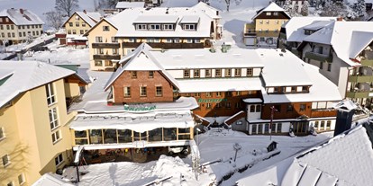 Familienhotel - Spielplatz - Winter Aussenansicht - Familotel Engel