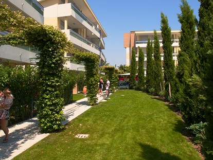 Familienhotel - Umgebungsschwerpunkt: Meer - Udine - Aparthotel & Villaggio Planetarium Resort 