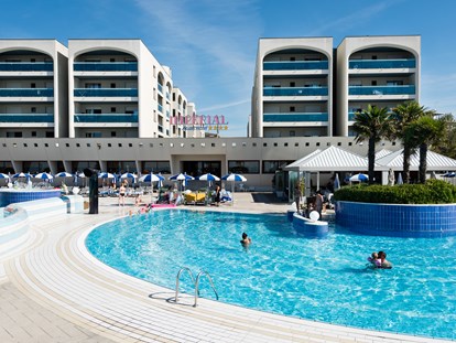 Familienhotel - Pools: Außenpool nicht beheizt - Bibione - Venezia Italia - Imperial Aparthotel