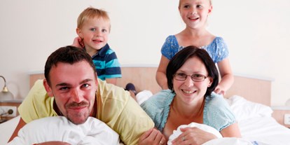 Familienhotel - Suiten mit extra Kinderzimmer - Bayern - Zimmer - sonnenhotel BAYERISCHER HOF