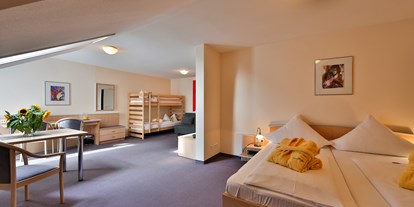 Familienhotel - Suiten mit extra Kinderzimmer - Bayern - Familienzimmer - sonnenhotel BAYERISCHER HOF