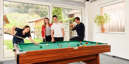 Familienhotel - Teenager-Programm - Serfaus - Spiel-O-Thek für Teenies - Viktoria Hotels, Fewos, Chalets & SPA