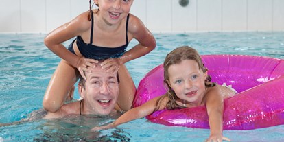 Familienhotel - Suiten mit extra Kinderzimmer - Bayern - Schwimmbad - Viktoria Hotels, Fewos, Chalets & SPA