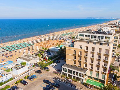 Familienhotel - Umgebungsschwerpunkt: Stadt - Pesaro - Adlon direkt am Meer - Hotel Adlon