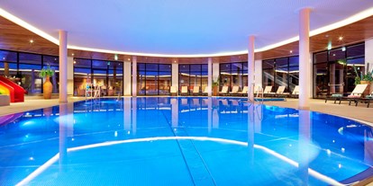 Familienhotel - Teenager-Programm - Salzburg - Das 500 m² Schwimmbad mit 115 m² Wasserfläche mit Kinder und Babybecken - Kinderhotel Felben