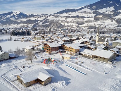 Familienhotel - Kinderhotels Europa - Oberndorf in Tirol - Der Felbenspielplatz im Winter - Kinderhotel Felben