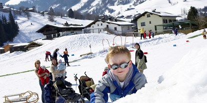Familienhotel - Spielplatz - Österreich - Im Schnee spielen - Kinderhotel Felben
