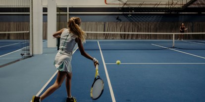 Familienhotel - Teenager-Programm - Salzburg - Tennishalle im Alpina - Alpina Alpendorf