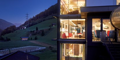 Familienhotel - Umgebungsschwerpunkt: Fluss - Tirol - Der Wellness Turm - adults only - Almhof Family Resort & SPA