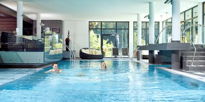 Familienhotel - Umgebungsschwerpunkt: Fluss - Tirol - Ein Pool wie ein Traum - Almhof Family Resort & SPA