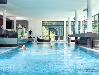 Familienhotel - Umgebungsschwerpunkt: Berg - Zillertal - Ein Pool wie ein Traum - Almhof Family Resort & SPA