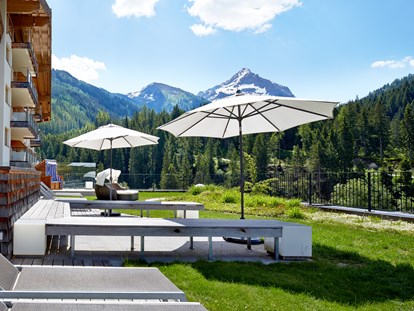 Familienhotel - Pools: Außenpool beheizt - Oberndorf in Tirol - Almhof Family Resort & SPA