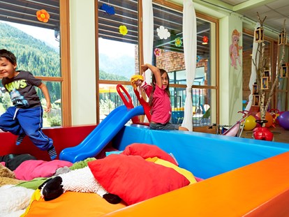 Familienhotel - Kinderbetreuung in Altersgruppen - St. Johann in Tirol - Action und Spaß - Almhof Family Resort & SPA