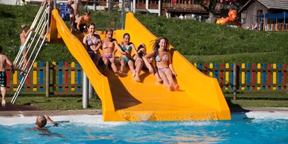 Familienhotel - Schwimmkurse im Hotel - Kärnten - Beheiztes Freibad - Familienresort & Kinderhotel Ramsi