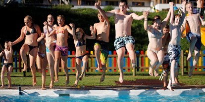 Familienhotel - Schwimmkurse im Hotel - Kärnten - Badespaß - Familienresort & Kinderhotel Ramsi