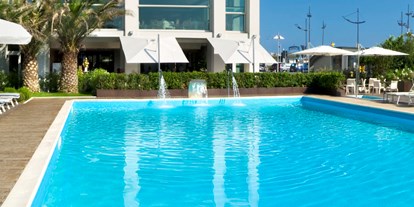 Familienhotel - Pools: Außenpool nicht beheizt - Pesaro - Pool - Hotel Sarti