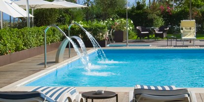 Familienhotel - Verpflegung: Frühstück - Rimini - Pool - Hotel Sarti