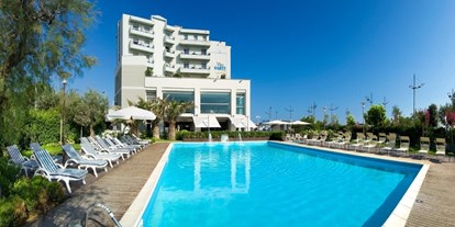 Familienhotel - Pools: Außenpool nicht beheizt - Pesaro - Das Hotel mit Kinderbetreuung in Riccione - Hotel Sarti