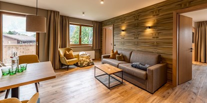 Familienhotel - Umgebungsschwerpunkt: Berg - Deutschland - Wohnzimmer Suite Schliersee - Das Bayrischzell Familotel Oberbayern