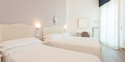 Familienhotel - Suiten mit extra Kinderzimmer - Torre Pedrera di Rimini - Basic Room - Hotel Roxy & Beach