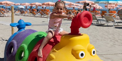 Familienhotel - Einzelzimmer mit Kinderbett - Torre Pedrera di Rimini - Kinder am Meer - Hotel Roxy & Beach
