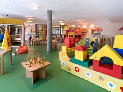 Familienhotel - Umgebungsschwerpunkt: Stadt - Indoor-Spielwelt - Quellenhof Luxury Resort Passeier
