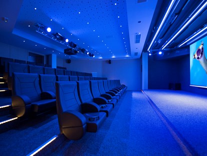 Familienhotel - Umgebungsschwerpunkt: Stadt - Das 3D-Kino im Hotel - Quellenhof Luxury Resort Passeier