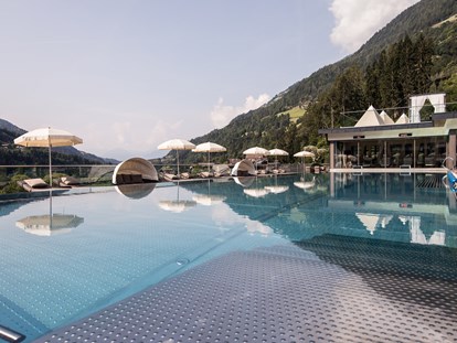 Familienhotel - Ausritte mit Pferden - Quellenhof Luxury Resort Passeier