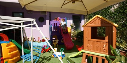 Familienhotel - Kinderbetreuung in Altersgruppen - Torre Pedrera di Rimini - Kinderspielplatz - Hotel Lungomare
