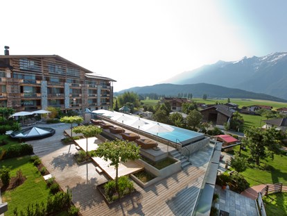 Familienhotel - Pools: Infinity Pool - Vent - Alpenresort Schwarz