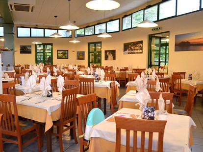 Familienhotel - Umgebungsschwerpunkt: Strand - Ravenna – Lido Adriano - Restaurant mit Buffetservice - Club Village & Hotel Spiaggia Romea
