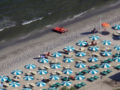 Familienhotel - Umgebungsschwerpunkt: Strand - Ravenna – Lido Adriano - Strand am Meer - Club Village & Hotel Spiaggia Romea